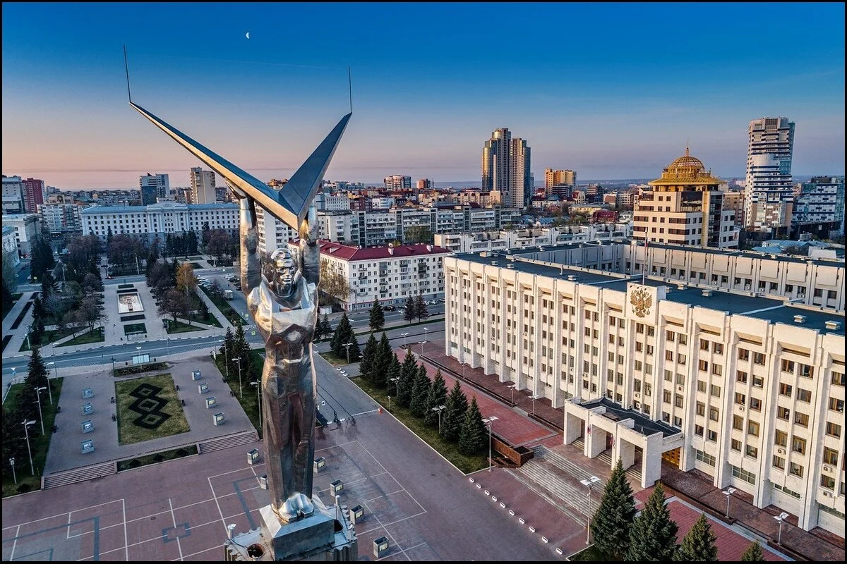 یادمان افتخار و نمای شهر سامارا